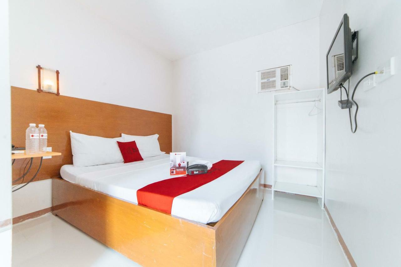 เรดดอร์ซ แอท โอลด์ บุสวัง โร้ด Hotel กาลิโบ ภายนอก รูปภาพ
