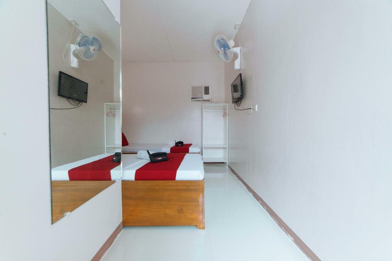เรดดอร์ซ แอท โอลด์ บุสวัง โร้ด Hotel กาลิโบ ภายนอก รูปภาพ