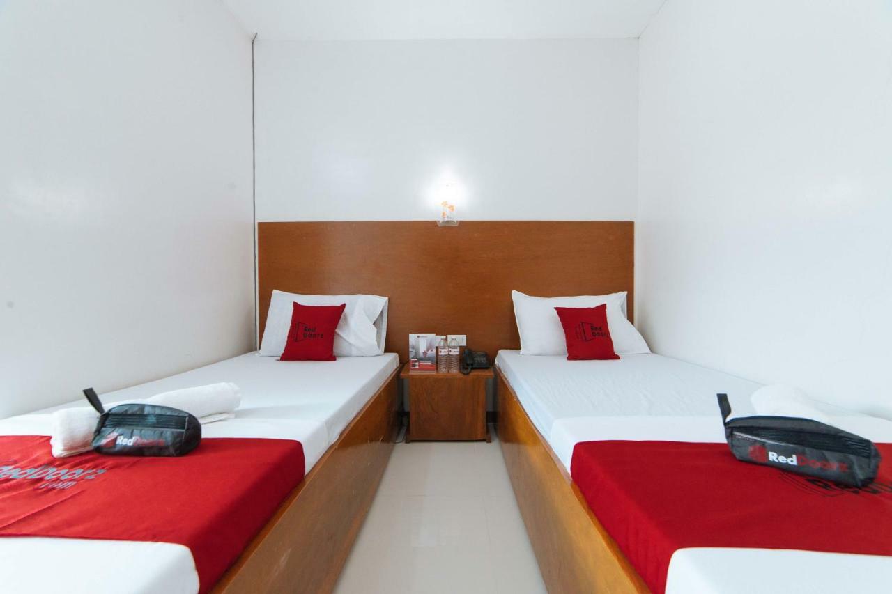 เรดดอร์ซ แอท โอลด์ บุสวัง โร้ด Hotel กาลิโบ ภายนอก รูปภาพ